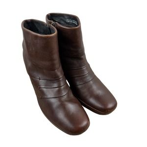 CLARKS Artisan Brown Leather Pleated Side Zip Ankle Bootie 82799 Size 11W